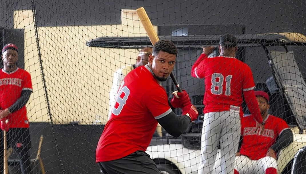 Marco Hernández se reporta a entrenamientos del Escogido