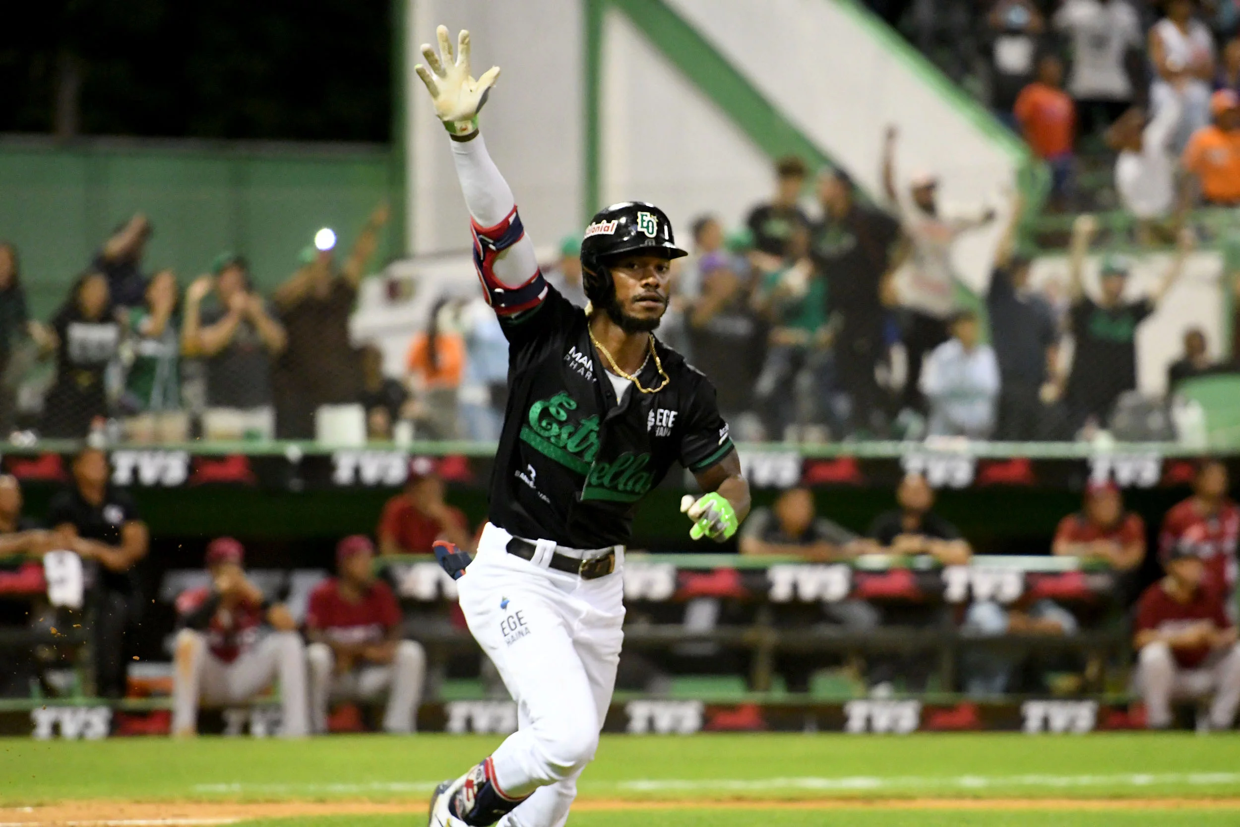 Estrellas barren a Gigantes y asumen primer lugar