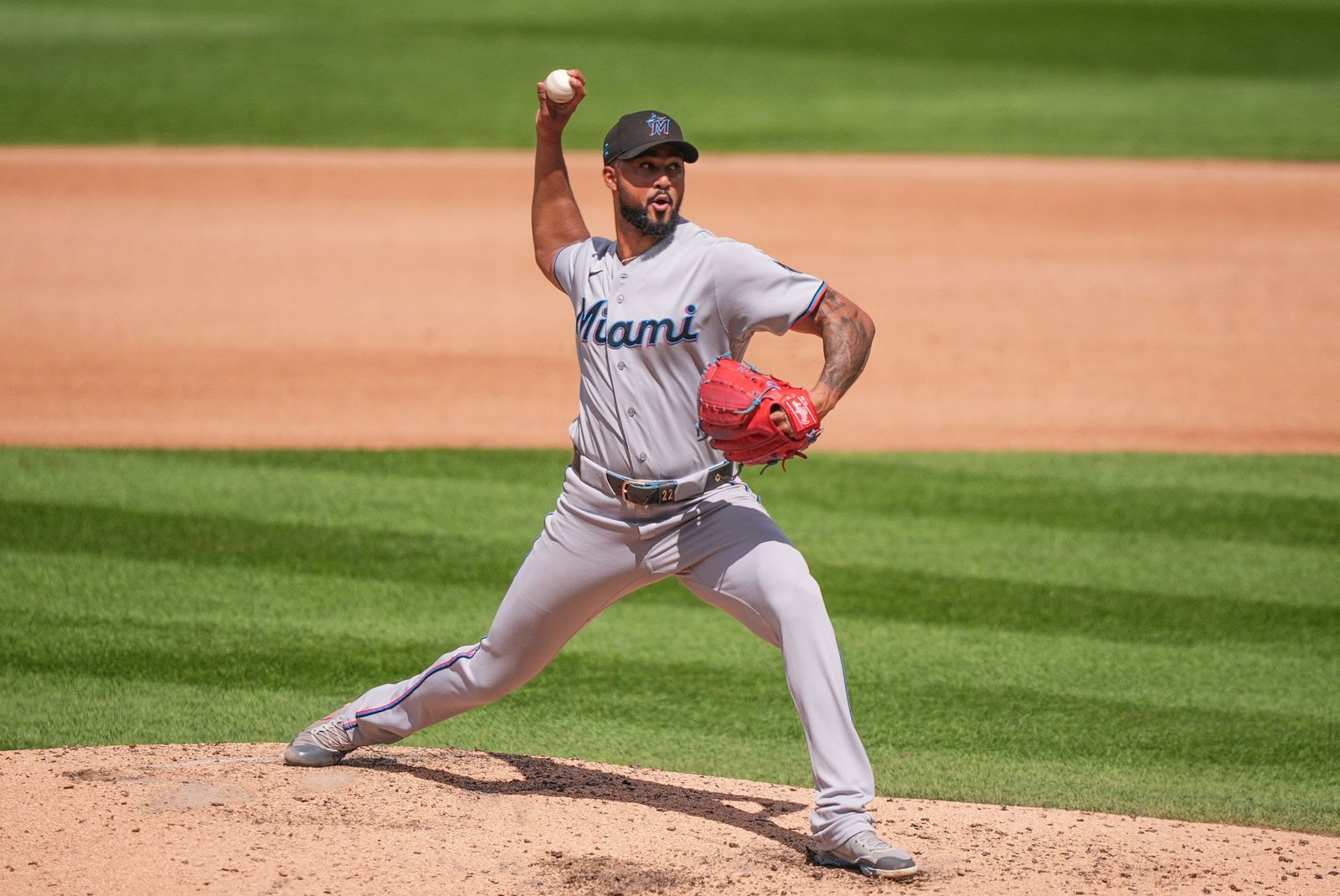 Sandy Alcántara volvió a lucirse con los Marlins… ¡como cerrador! - MLB.com