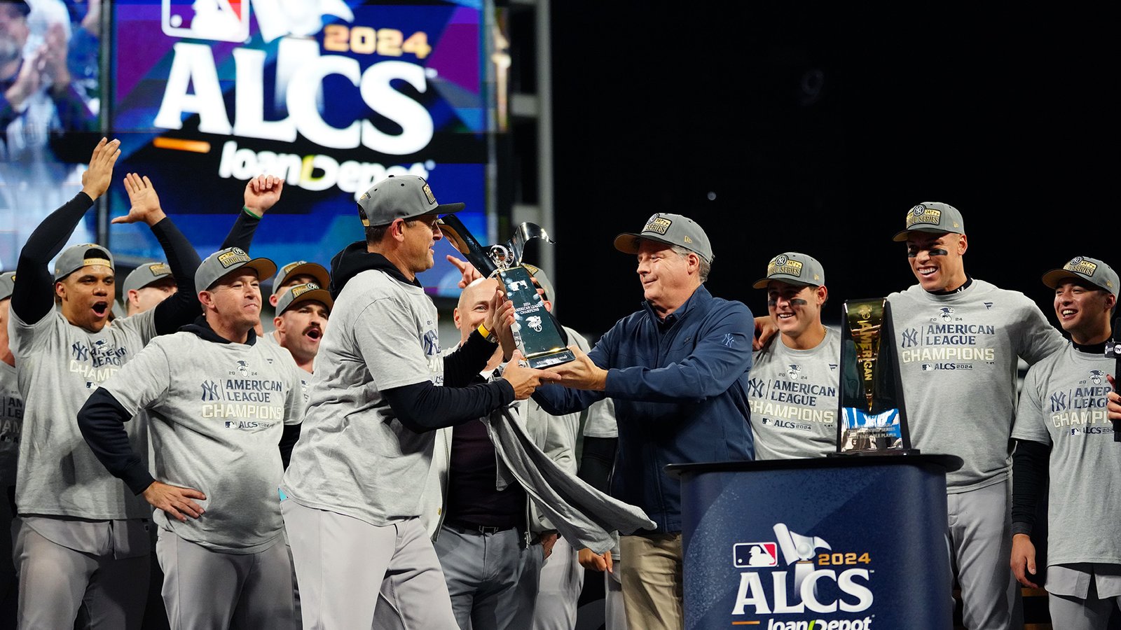 Steinbrenner respalda a Boone y Cashman; culpa a jugadores