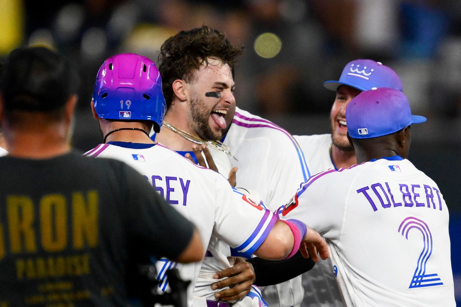 Noticias de Reales: Carter Jensen toca la batería