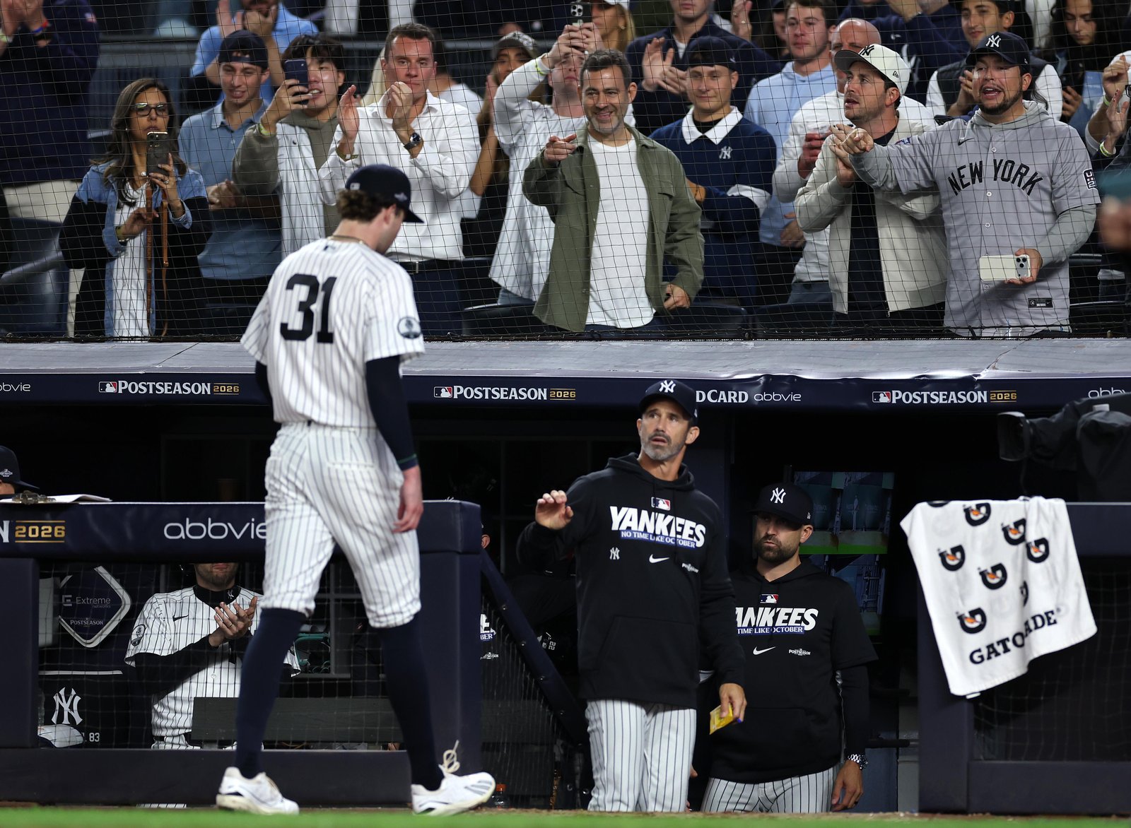Los Yankees electrizaron al público del Bronx en el primer partido de los playoffs contra los Red Sox