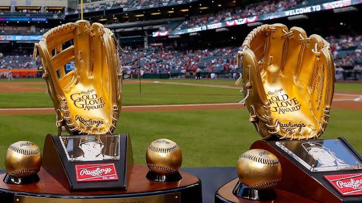 Cuatro dominicanos son finalistas al Guante de Oro 2026 de MLB