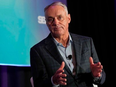 MLB propone reducir la temporada regular a 154 juegos