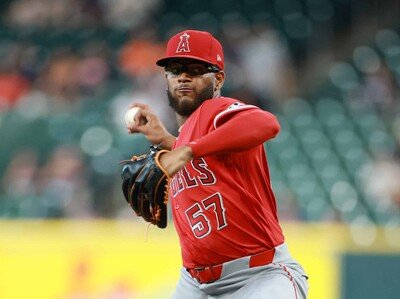 Ureña cierra un año para recordar en su debut con los Angelinos