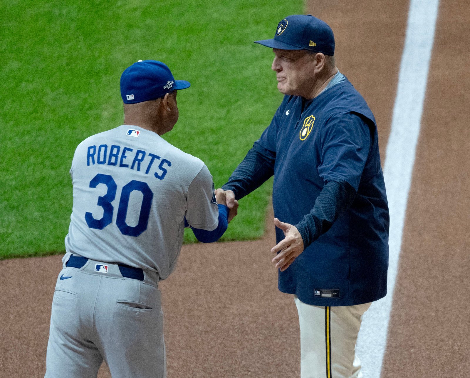 El gerente de Dodgers Dave Roberts tiene profundo respeto por Pat Murphy, Brewers