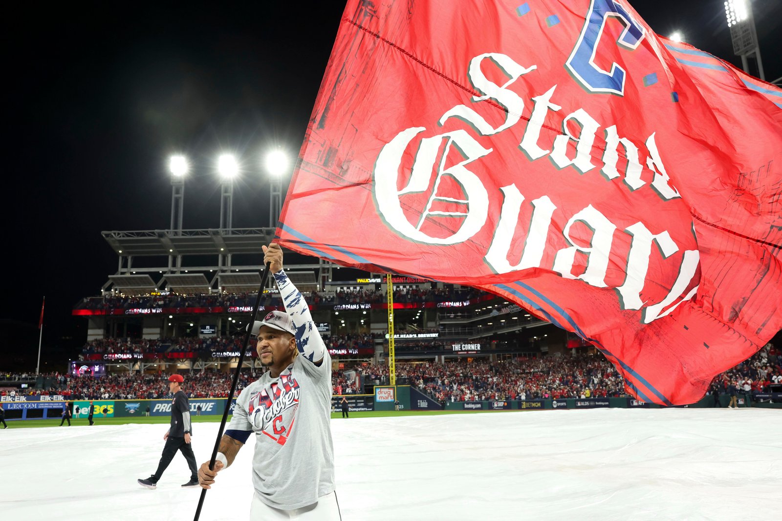 Los Guardianes completan la remontada, avanzan a ALCS contra los Rays